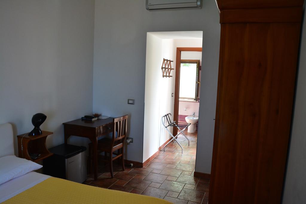 B&B La Casa Rossa Paola Cameră foto