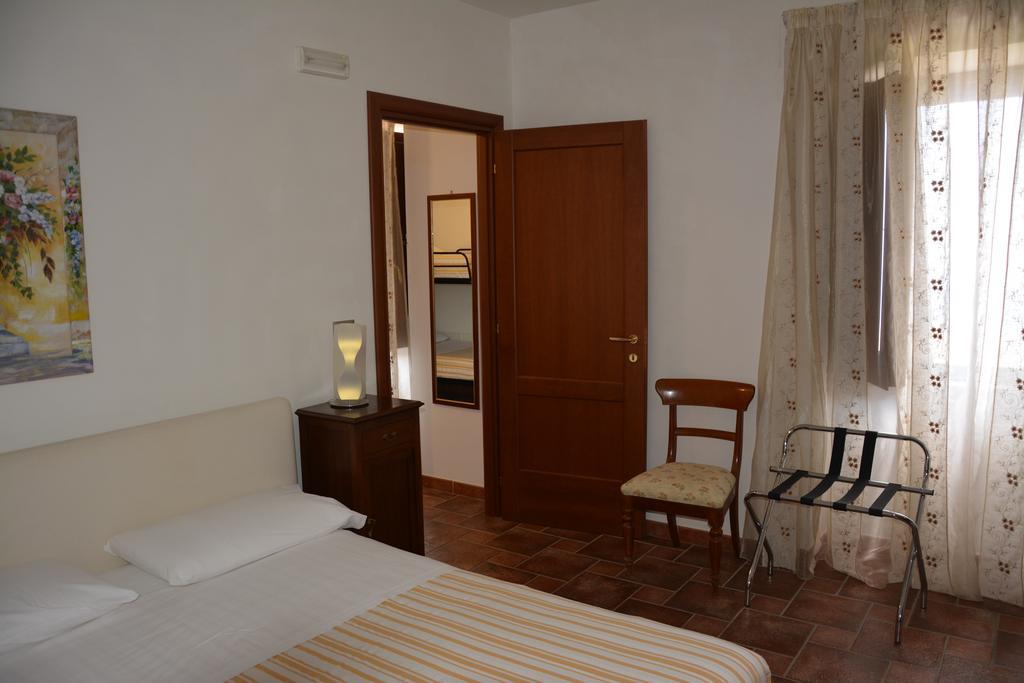 B&B La Casa Rossa Paola Cameră foto
